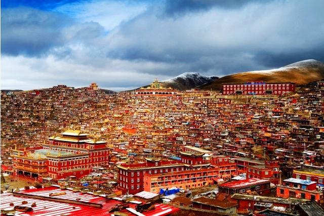 色達佛學(xué)院