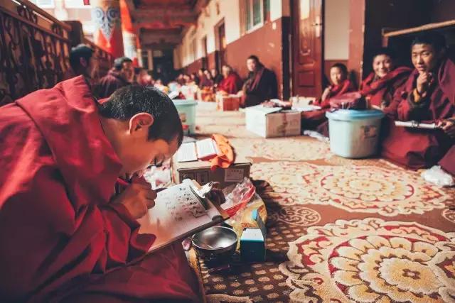 色達(dá)佛學(xué)院