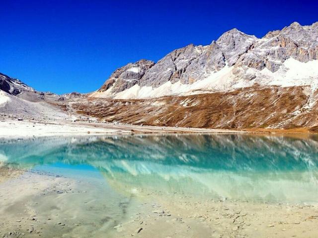 成都租車(chē)去川西旅游-稻城亞丁成為游客的必去地
