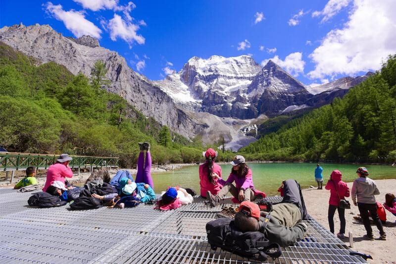 旅途風(fēng)景區(qū)休息