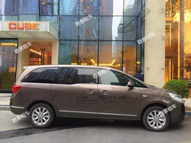 成都租一個別克gl8商務(wù)車自駕一趟需要多少錢