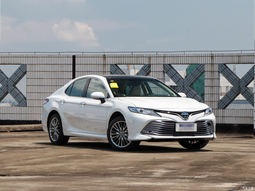 成都租寶馬車多少錢一天，3系和5系租金差多少