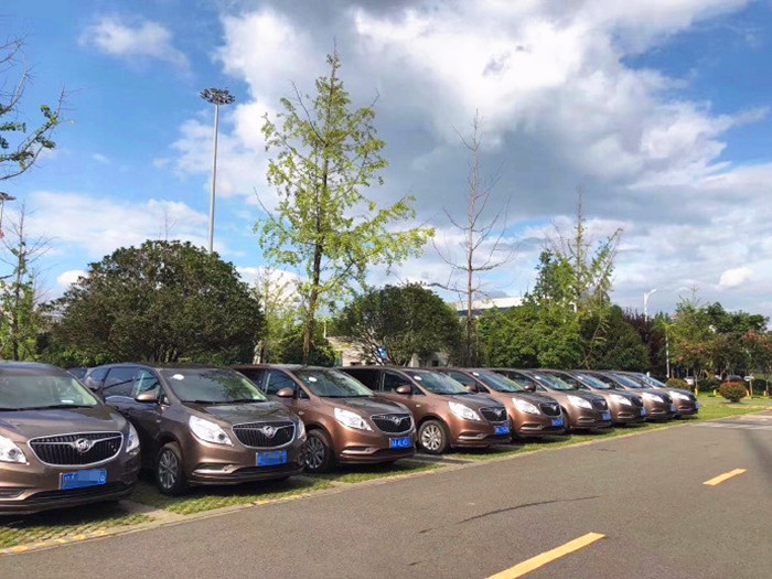 成都租商務(wù)車別克GL8