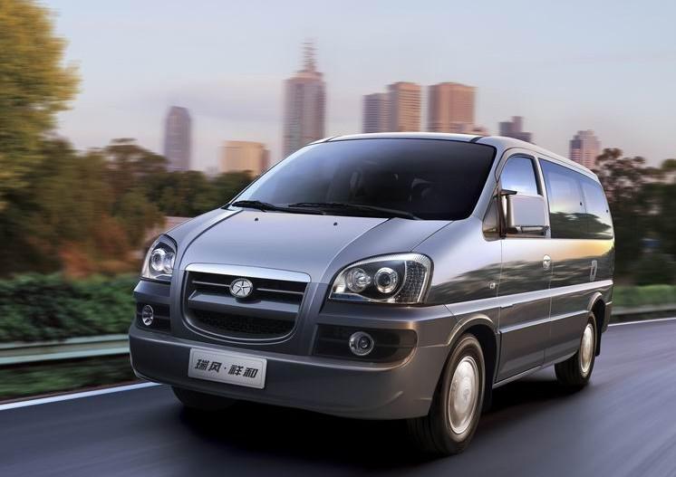 成都11座商務(wù)車租車一天多少錢，影響租車價(jià)格的因素