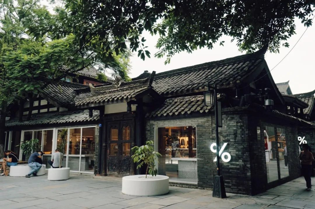 去成都租車自駕游，該吃的吃，該喝的喝