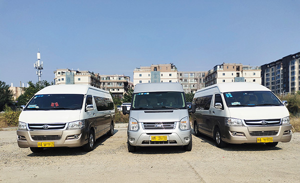 成都租中巴車 成都租中巴車