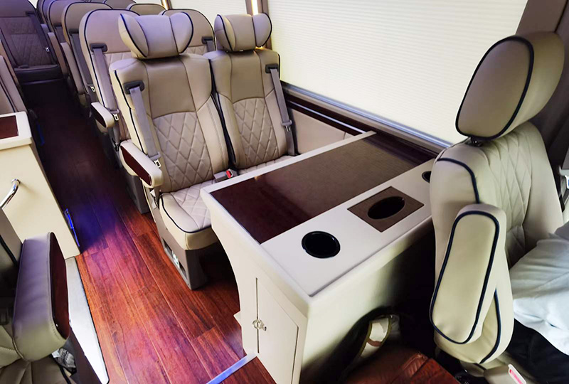 成都考斯特包車 成都考斯特包車